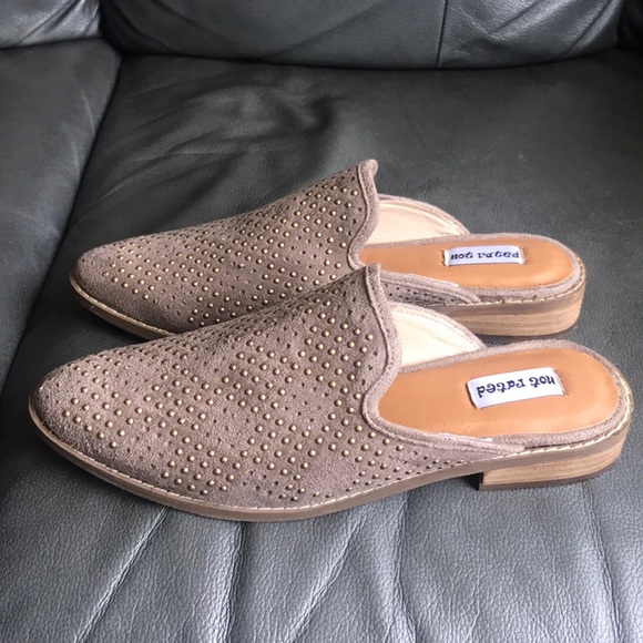 Shoes - Picture 2 of 4